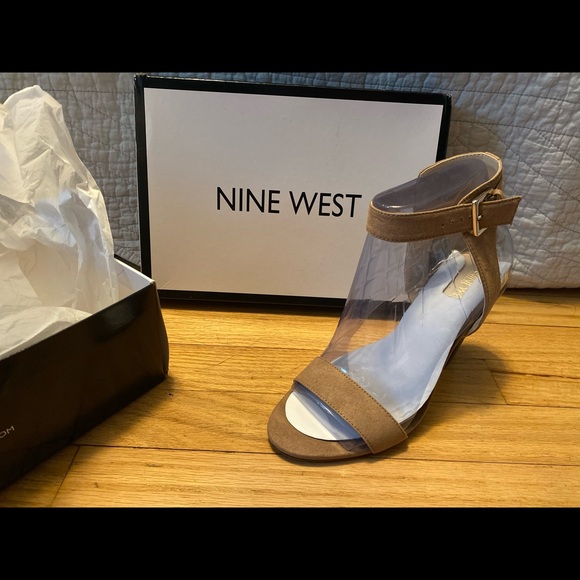 Like New Nine West Wrap Heeled Sandal - Picture 11 of 11